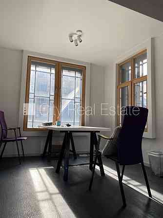 Фасадный дом, реновированный дом, вход с улицы, полная отделка , совмещённый Рига