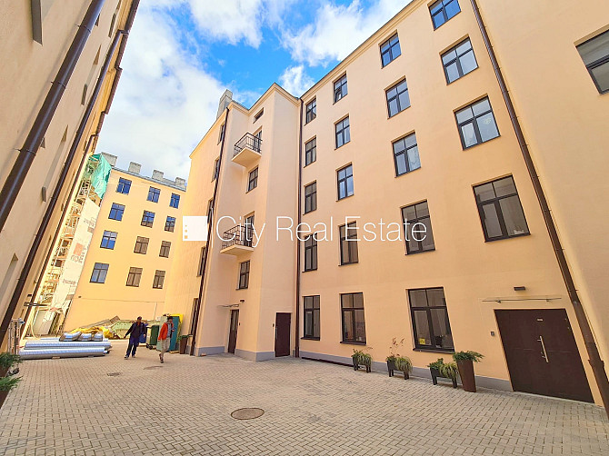 Fasādes māja, renovēta māja, slēgts pagalms, ieeja no ielas un pagalma, kāpņu telpa pēc Rīga - foto 18