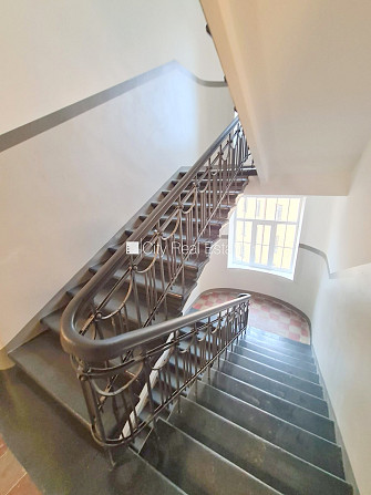 Fasādes māja, renovēta māja, slēgts pagalms, ieeja no ielas un pagalma, kāpņu telpa pēc Rīga - foto 14