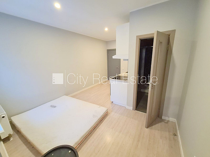 Fasādes māja, renovēta māja, labiekārtots apzaļumots pagalms, slēgts pagalms, ieeja no Rīga - foto 4