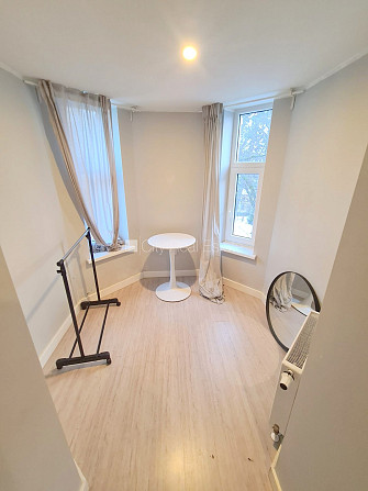 Fasādes māja, renovēta māja, labiekārtots apzaļumots pagalms, slēgts pagalms, ieeja no Rīga - foto 11