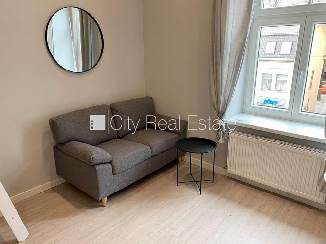 Fasādes māja, renovēta māja, slēgts pagalms, ieeja no ielas, kāpņu telpa pēc kapitālā Rīga - foto 3