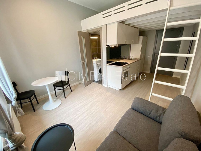 Fasādes māja, renovēta māja, slēgts pagalms, ieeja no ielas, kāpņu telpa pēc kapitālā Rīga - foto 6