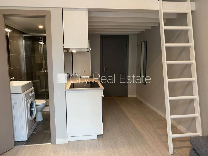 Fasādes māja, renovēta māja, slēgts pagalms, ieeja no ielas, kāpņu telpa pēc kapitālā Rīga - foto 4