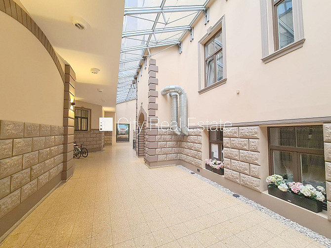 Fasādes māja, renovēta māja, slēgts pagalms, ieeja no ielas un pagalma, ir lifts, kāpņu Rīga - foto 19