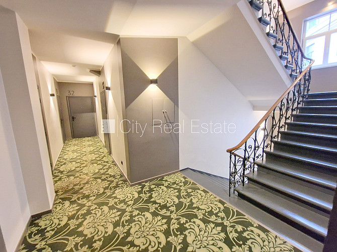 Fasādes māja, renovēta māja, slēgts pagalms, ieeja no ielas un pagalma, ir lifts, kāpņu Rīga - foto 14