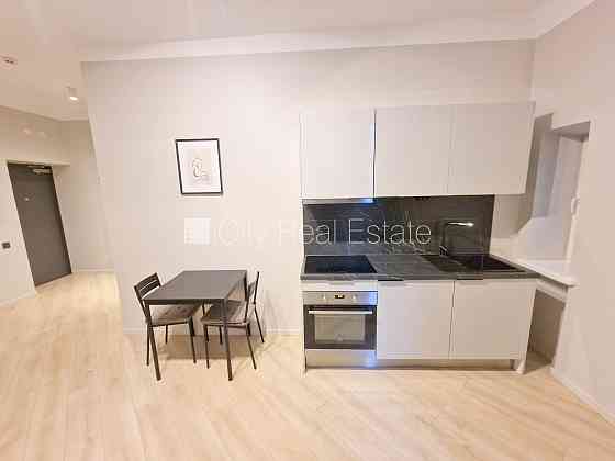 Фасадный дом, реновированный дом, закрытый двор, вход с улицы и со двора, лифт, Rīga