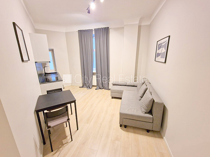 Fasādes māja, renovēta māja, slēgts pagalms, ieeja no ielas un pagalma, ir lifts, kāpņu Rīga - foto 1