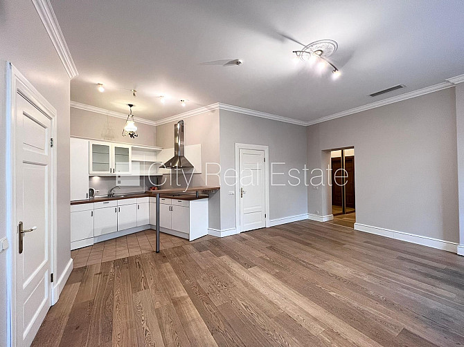 Pagalma māja, renovēta māja, slēgta teritorija, ieeja no pagalma, ir lifts, kāpņu telpa pēc Rīga - foto 1