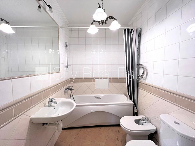 Pagalma māja, renovēta māja, slēgta teritorija, ieeja no pagalma, ir lifts, kāpņu telpa pēc Rīga - foto 8