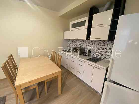 Дом во дворе, закрытый двор, лестничная клетка после капитального ремонта, Рига