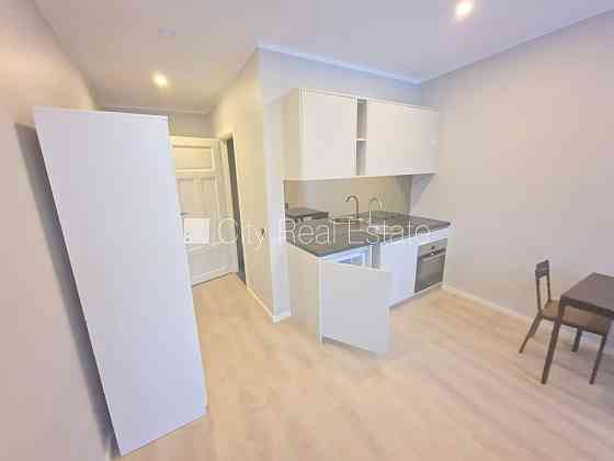 Фасадный дом, реновированный дом, закрытый двор, вход с улицы и со двора, Рига