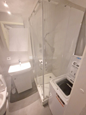 Фасадный дом, реновированный дом, закрытый двор, вход с улицы и со двора, Рига - изображение 7