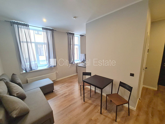 Здание во дворе, реновированный дом, закрытый двор, вход с улицы и со двора, Рига - изображение 4