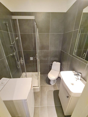 Здание во дворе, реновированный дом, закрытый двор, вход с улицы и со двора, Рига - изображение 9