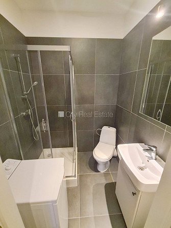 Здание во дворе, реновированный дом, закрытый двор, вход с улицы и со двора, Рига - изображение 8