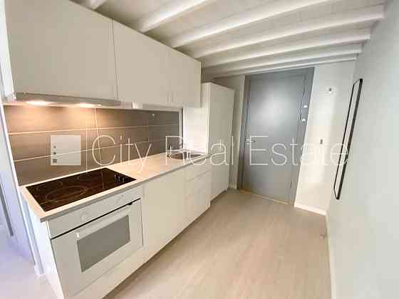 Фасадный дом, реновированный дом, закрытый двор, вход с улицы, лестничная клетка Рига