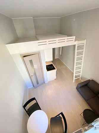 Фасадный дом, реновированный дом, закрытый двор, вход с улицы, лестничная клетка Рига