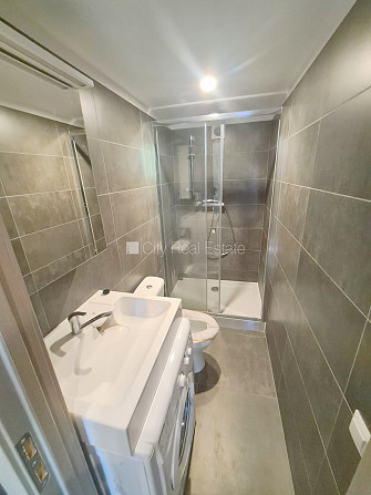 Фасадный дом, реновированный дом, закрытый двор, вход с улицы, лестничная клетка Рига - изображение 9