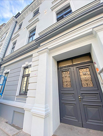 Фасадный дом, реновированный дом, закрытый двор, вход с улицы, лестничная клетка Рига - изображение 13