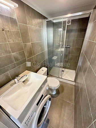 Фасадный дом, реновированный дом, закрытый двор, вход с улицы, лестничная клетка Рига - изображение 8