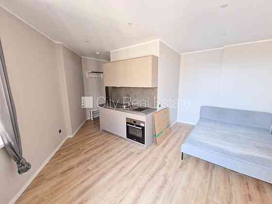 Фасадный дом, реновированный дом, закрытый двор, вход с улицы и со двора, Рига