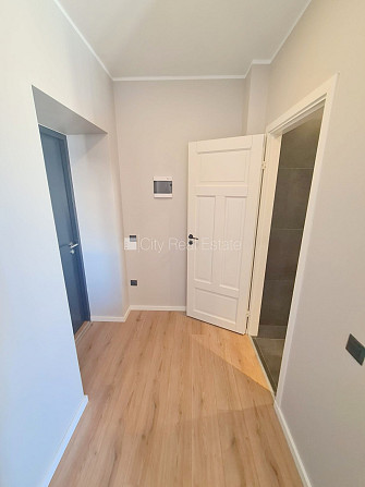 Фасадный дом, реновированный дом, закрытый двор, вход с улицы и со двора, Рига - изображение 10