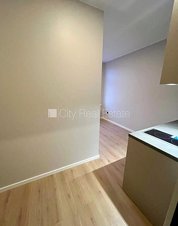 Фасадный дом, реновированный дом, закрытый двор, вход со двора, лестничная клетка Рига - изображение 18