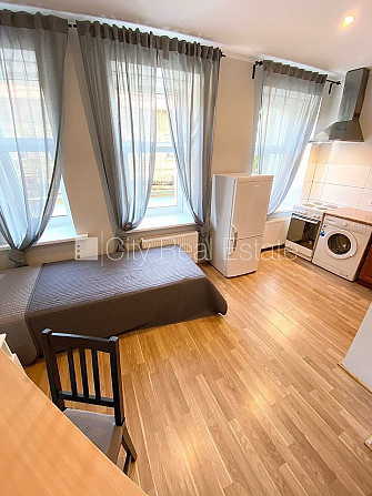 Здание во дворе, реновированный дом, закрытый двор, вход с улицы и со двора, Рига - изображение 2