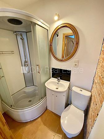 Здание во дворе, реновированный дом, закрытый двор, вход с улицы и со двора, Рига - изображение 6