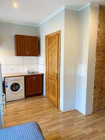 Здание во дворе, реновированный дом, закрытый двор, вход с улицы и со двора, Рига - изображение 5