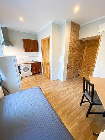 Здание во дворе, реновированный дом, закрытый двор, вход с улицы и со двора, Рига - изображение 1