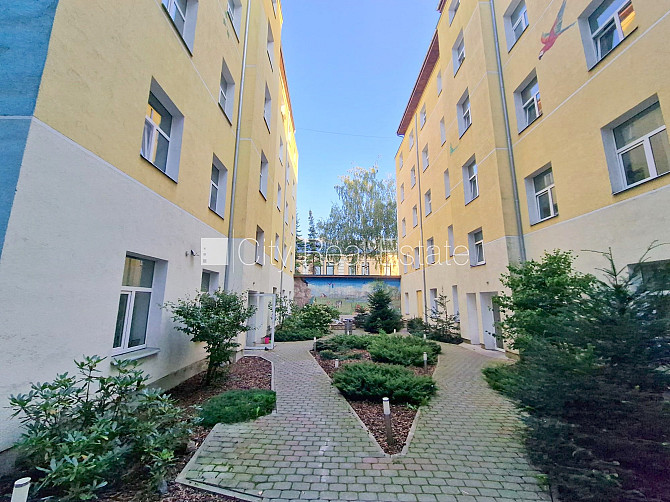 Здание во дворе, реновированный дом, закрытый двор, вход с улицы и со двора, Рига - изображение 8