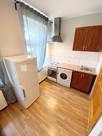 Здание во дворе, реновированный дом, закрытый двор, вход с улицы и со двора, Рига - изображение 4