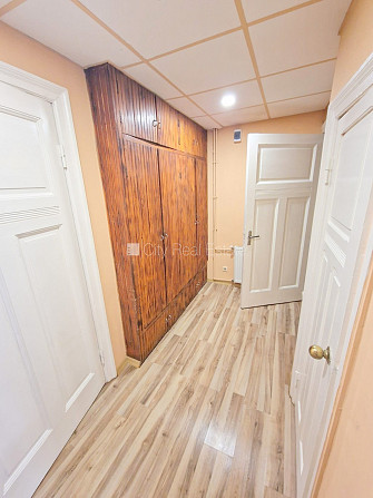 Фасадный дом, реновированный дом, вход с улицы, лестничная клетка после Рига - изображение 13