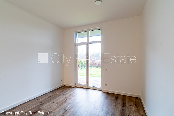 Rindu māja, energo efektīva māja, labiekārtota apzaļumota teritorija, iežogota teritorija ar Rīga - foto 8