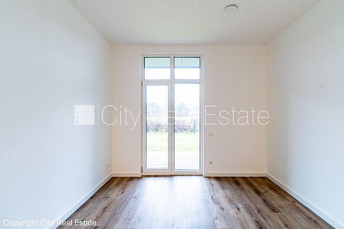 Rindu māja, energo efektīva māja, labiekārtota apzaļumota teritorija, iežogota teritorija ar Rīga - foto 7