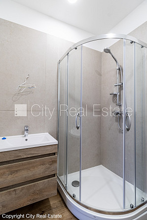 Rindu māja, energo efektīva māja, labiekārtota apzaļumota teritorija, iežogota teritorija ar Rīga - foto 11