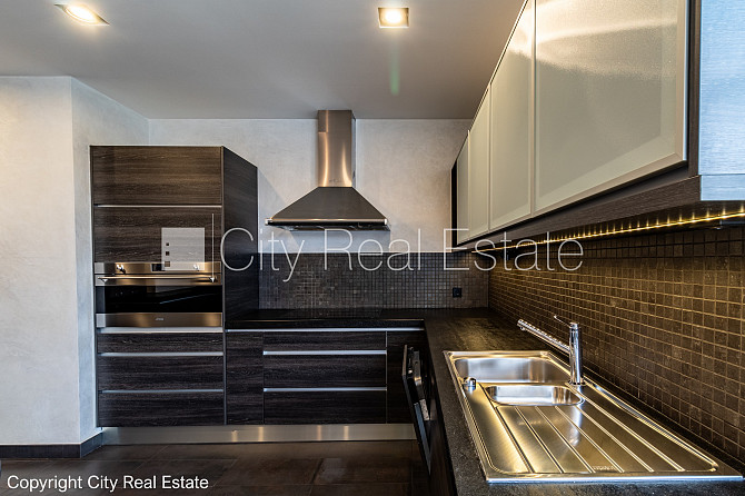 Fasādes māja, renovēta māja, slēgts pagalms, pazemes autostāvvieta, ieeja no ielas, luksuss Rīga - foto 7