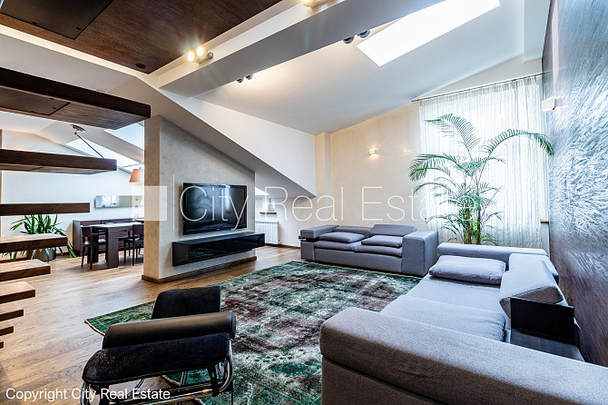 Fasādes māja, renovēta māja, slēgts pagalms, pazemes autostāvvieta, ieeja no ielas, luksuss Rīga - foto 1