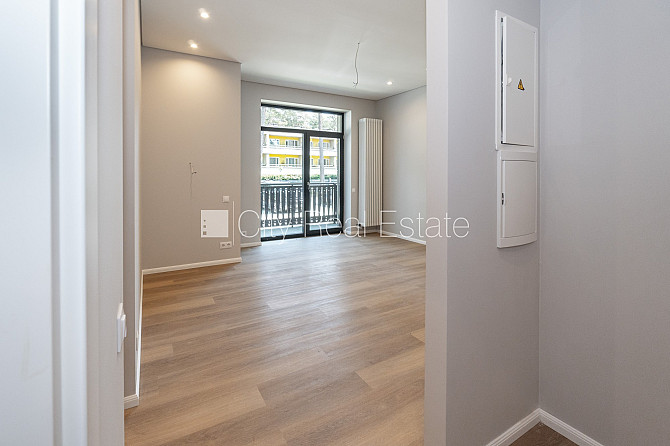 Новостройка, благоустроенная озеленённая территория, подъездная дорога покрыта Юрмала - изображение 5