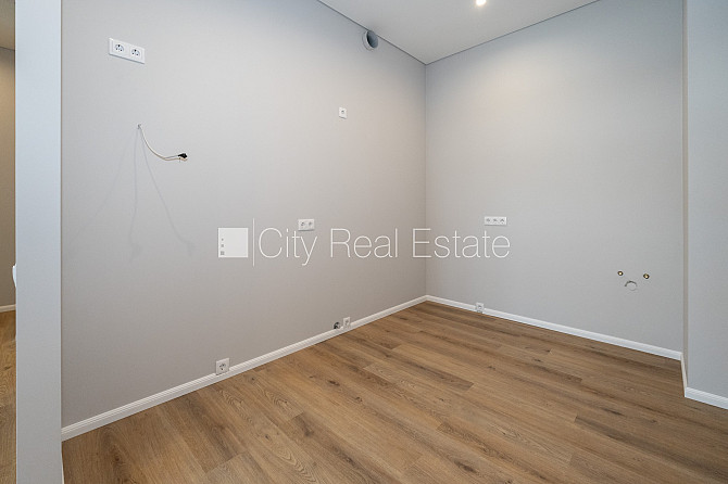 Новостройка, благоустроенная озеленённая территория, подъездная дорога покрыта Юрмала - изображение 7