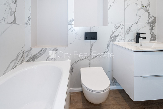 Новостройка, благоустроенная озеленённая территория, подъездная дорога покрыта Юрмала - изображение 19