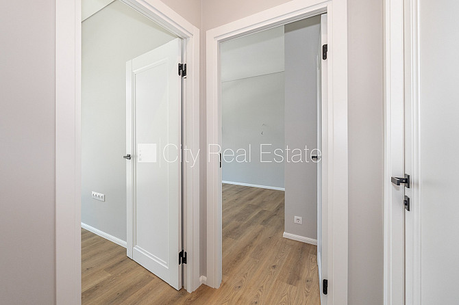 Новостройка, зеленая территория, закрытая территория, въездные ворота оснащены Юрмала - изображение 17