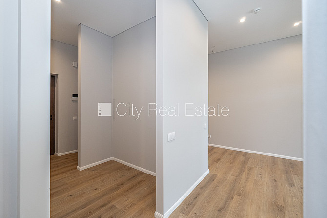 Новостройка, зеленая территория, закрытая территория, въездные ворота оснащены Юрмала - изображение 19