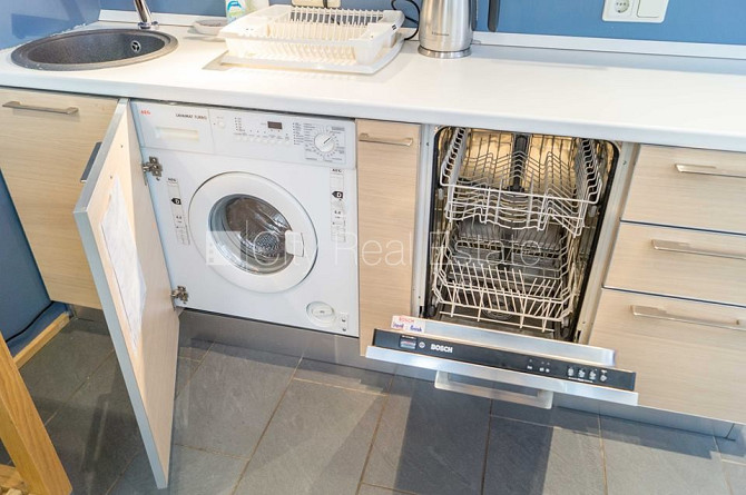 Fasādes māja, bruģēts piebraucamais ceļš, ieeja no pagalma, kāpņu telpa pēc kosmētiskā Rīga - foto 11