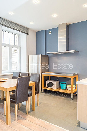 Fasādes māja, bruģēts piebraucamais ceļš, ieeja no pagalma, kāpņu telpa pēc kosmētiskā Rīga - foto 12