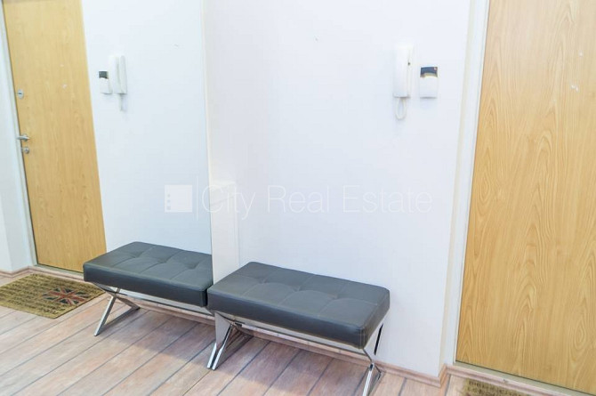 Fasādes māja, bruģēts piebraucamais ceļš, ieeja no pagalma, kāpņu telpa pēc kosmētiskā Rīga - foto 16