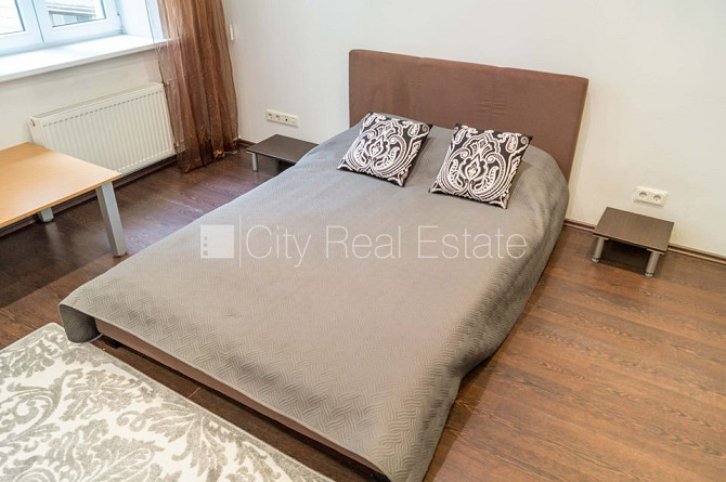 Fasādes māja, bruģēts piebraucamais ceļš, ieeja no pagalma, kāpņu telpa pēc kosmētiskā Rīga - foto 5