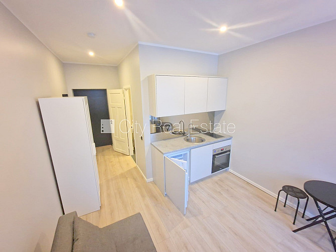 Фасадный дом, реновированный дом, вход с улицы, лестничная клетка после Рига - изображение 3